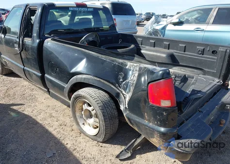 2002 Chevrolet S-10 Ls z USA, uszkodzony, nr VIN 1GCCS19W928151122